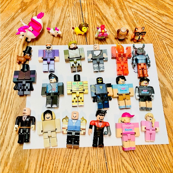 Roblox Assorted Figures & Pets Lot(24) Some Rare Some Incomplete Jazwares - Picture 2 of 10